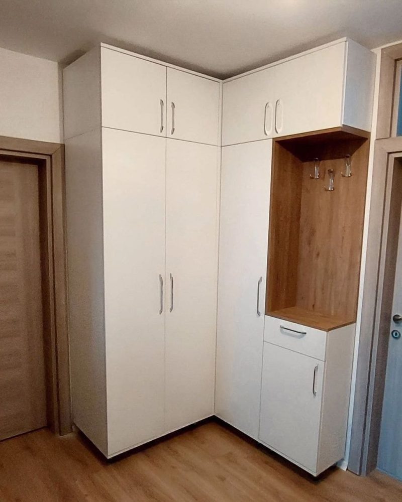 Распашной шкаф белый фото