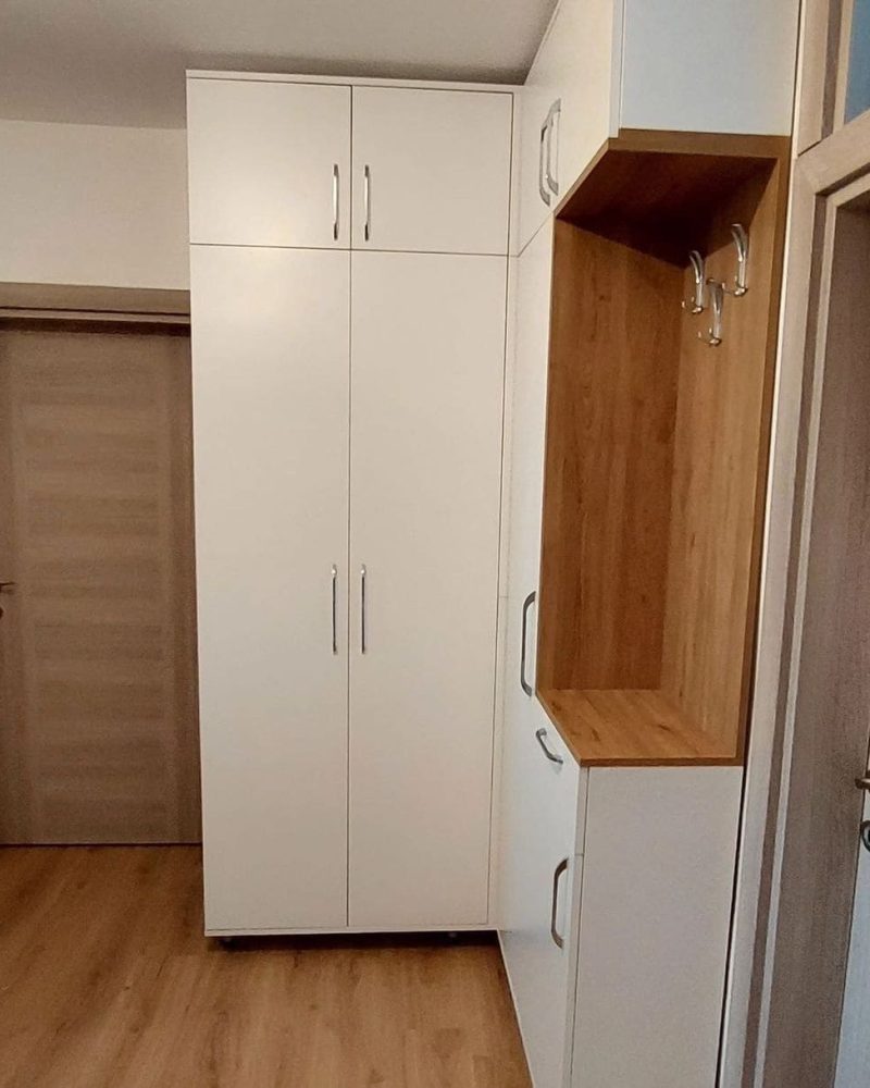 Распашной шкаф белый фото