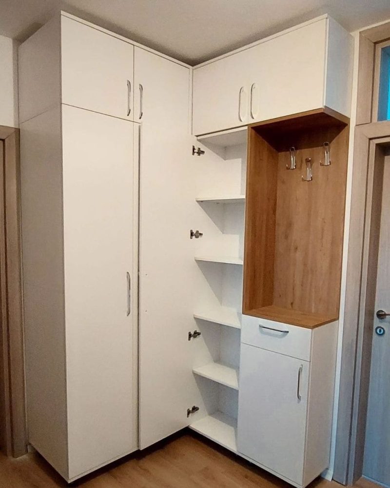 Распашной шкаф белый фото