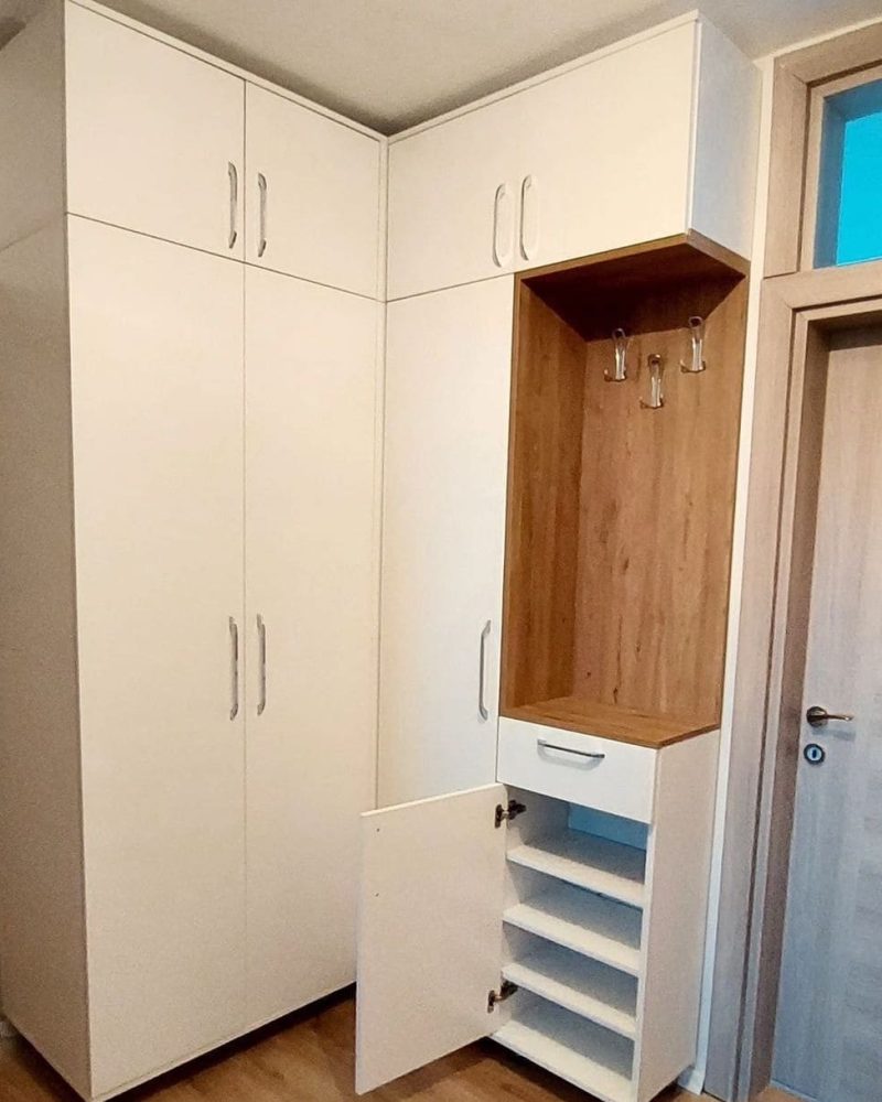 Распашной шкаф белый фото