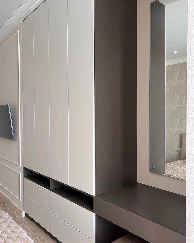 Распашной шкаф серый фото